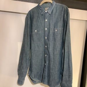 Like new men’s J. Crew chambray long sleeve button down